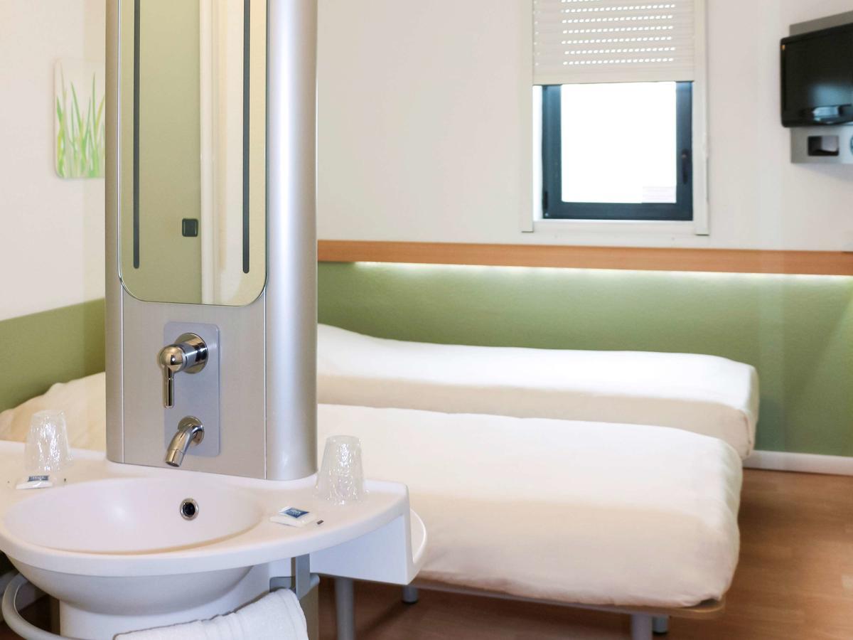 Ibis Budget Castelnaudary - A61 Экстерьер фото
